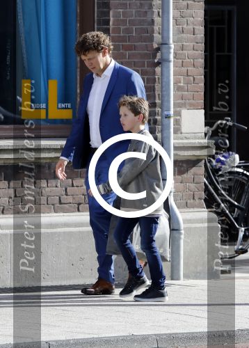 Leiden 2 juli 2017 
Jochem Myjer en zijn vriendin Marloes Novan vieren de 40e verjaardag van Jochem met familie en vrienden.
