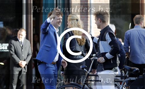 Leiden 2 juli 2017 
Jochem Myjer en zijn vriendin Marloes Novan vieren de 40e verjaardag van Jochem met familie en vrienden.