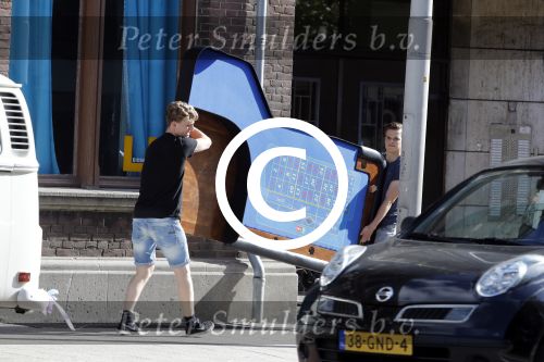 Leiden 2 juli 2017 
Jochem Myjer en zijn vriendin Marloes Novan vieren de 40e verjaardag van Jochem met familie en vrienden.