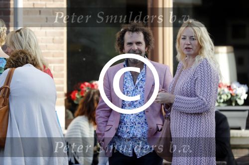 Leiden 2 juli 2017 
Jochem Myjer en zijn vriendin Marloes Novan vieren de 40e verjaardag van Jochem met familie en vrienden.