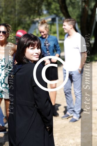 Eiland van Maurik 4 september 2017
Groepsfoto met Nicolette Kluijver en Dennis Weening met Marieke Elsinga, Anouk Hoogendijk, Roeland Fernhout, Niels Gomperts, Carolina Dijkhuizen, Henk Poort, Joelle Witschge, Richard Witschge, Shelly Sterk, Soundos El Ahmadi, Danny Froger, Kaj Gorgels, Nicole Buch en Brace. tijdens de persviewing van Expeditie Robinson 2017 op het Eiland van Maurik