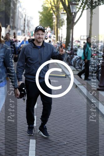 Amsterdam 3 september 2017  
ALS Cityswim in de amsterdamse grachten. Johnny de Mol jr en Rick Brandsteder zemmen met Ralph en Carlijn de Vies en hun kinderen  zoon Daniel en  hun dochter