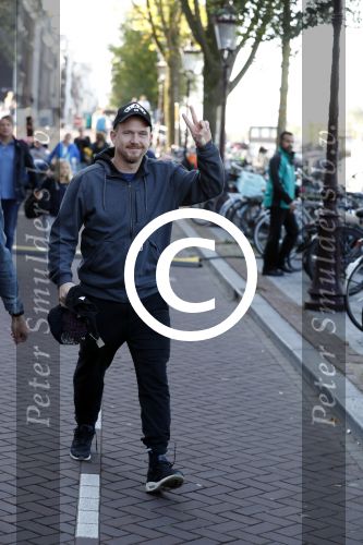 Amsterdam 3 september 2017  
ALS Cityswim in de amsterdamse grachten. Johnny de Mol jr en Rick Brandsteder zemmen met Ralph en Carlijn de Vies en hun kinderen  zoon Daniel en  hun dochter