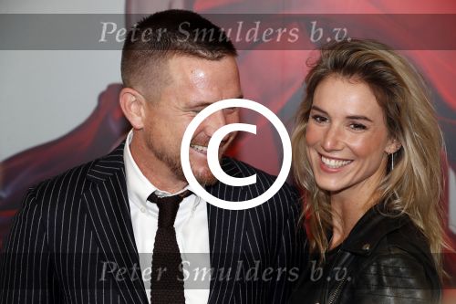 Amsterdam 12 september 2017
Johnny de Mol met zijn aanstaande vrouw Anouk v Schie bij de premiere van het Nationaal Ballet in de stopera