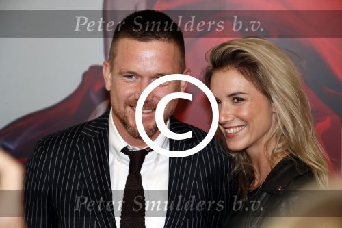Amsterdam 12 september 2017
Johnny de Mol met zijn aanstaande vrouw Anouk v Schie bij de premiere van het Nationaal Ballet in de stopera