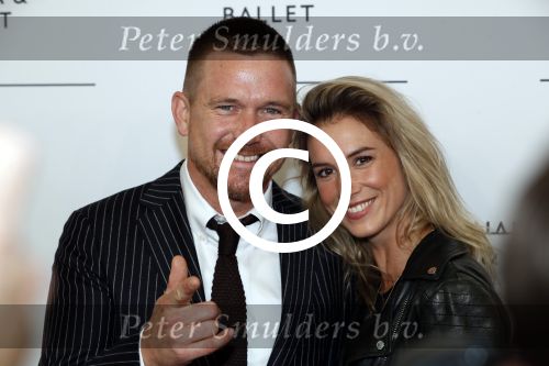 Amsterdam 12 september 2017
Johnny de Mol met zijn aanstaande vrouw Anouk v Schie bij de premiere van het Nationaal Ballet in de stopera