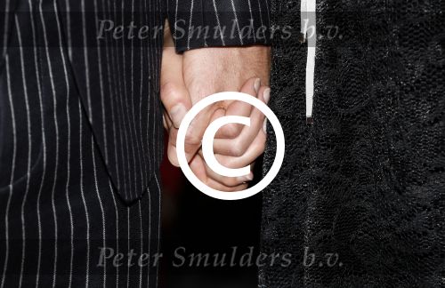 Amsterdam 12 september 2017
Johnny de Mol met zijn aanstaande vrouw Anouk v Schie bij de premiere van het Nationaal Ballet in de stopera. verlovings ring