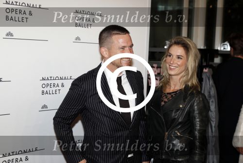Amsterdam 12 september 2017
Johnny de Mol met zijn aanstaande vrouw Anouk v Schie bij de premiere van het Nationaal Ballet in de stopera
