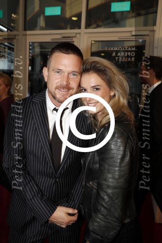 Amsterdam 12 september 2017
Johnny de Mol met zijn aanstaande vrouw Anouk v Schie bij de premiere van het Nationaal Ballet in de stopera