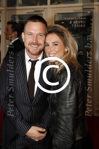 Amsterdam 12 september 2017
Johnny de Mol met zijn aanstaande vrouw Anouk v Schie bij de premiere van het Nationaal Ballet in de stopera