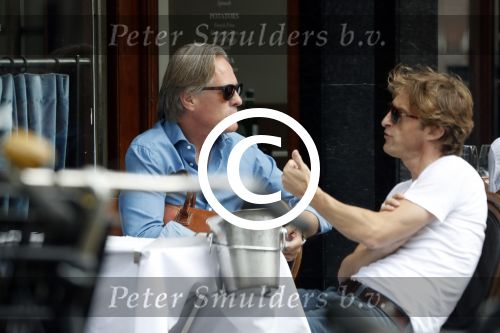 Amsterdam 31 juli 2017
Jort Kelder met een kennis op terras.