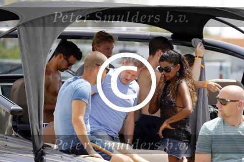 ibiza 15 augustus 2017
Jos Verstappen neemt zijn nieuwe vriendin de braziliaanse Amanda Sodre mee varen op een Wajer Yacht/boot . Zijn zoon Max en dochter Victoria Verstappen zijn er ook bij. Max heeft meerdere vrienden bij waaronder Mark Cox Dave Blom en Sander de Jonge.