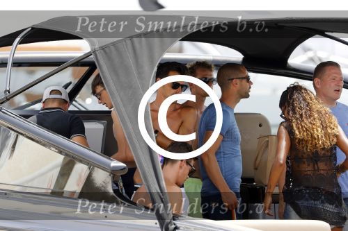 ibiza 15 augustus 2017
Jos Verstappen neemt zijn nieuwe vriendin de braziliaanse Amanda Sodre mee varen op een Wajer Yacht/boot . Zijn zoon Max en dochter Victoria Verstappen zijn er ook bij. Max heeft meerdere vrienden bij waaronder Mark Cox Dave Blom en Sander de Jonge.