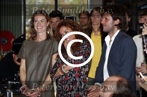 Amsterdam 14 september 2017
Presentatie nieuwe produkten return to sender met Katja Schuurman. Hannah Verboom presenteert het gebeuren. Verder aanwezig de ouders van Katja Birgit Schuurman met Arne Toonen Thijs Romer Sammie en Freek  van Noortwijk