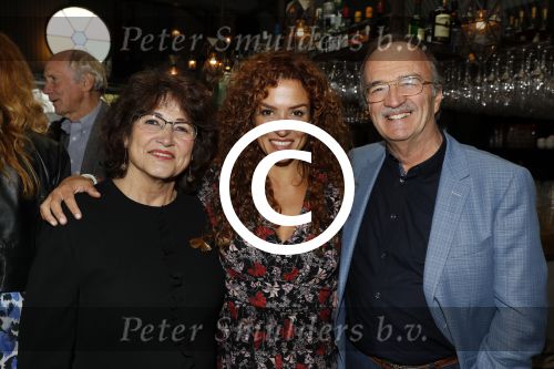 Amsterdam 14 september 2017
Presentatie nieuwe produkten return to sender met Katja Schuurman. Hannah Verboom presenteert het gebeuren. Verder aanwezig de ouders van Katja Birgit Schuurman met Arne Toonen Thijs Romer Sammie en Freek  van Noortwijk