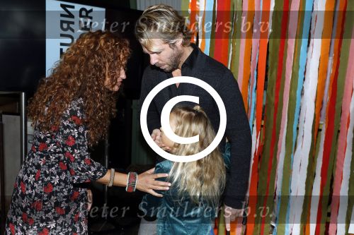 Amsterdam 14 september 2017
Presentatie nieuwe produkten return to sender met Katja Schuurman. Hannah Verboom presenteert het gebeuren. Verder aanwezig de ouders van Katja Birgit Schuurman met Arne Toonen Thijs Romer Sammie en Freek  van Noortwijk