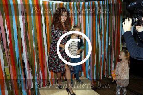 Amsterdam 14 september 2017
Presentatie nieuwe produkten return to sender met Katja Schuurman. Hannah Verboom presenteert het gebeuren. Verder aanwezig de ouders van Katja Birgit Schuurman met Arne Toonen Thijs Romer Sammie en Freek  van Noortwijk