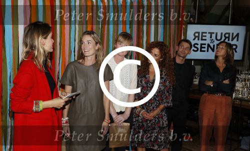 Amsterdam 14 september 2017
Presentatie nieuwe produkten return to sender met Katja Schuurman. Hannah Verboom presenteert het gebeuren. Verder aanwezig de ouders van Katja Birgit Schuurman met Arne Toonen Thijs Romer Sammie en Freek  van Noortwijk