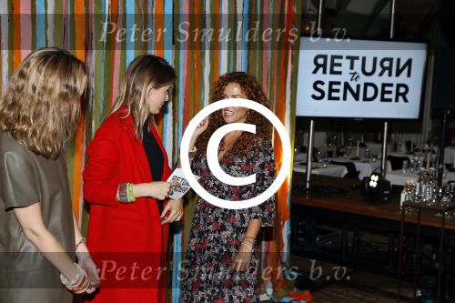 Amsterdam 14 september 2017
Presentatie nieuwe produkten return to sender met Katja Schuurman. Hannah Verboom presenteert het gebeuren. Verder aanwezig de ouders van Katja Birgit Schuurman met Arne Toonen Thijs Romer Sammie en Freek  van Noortwijk
