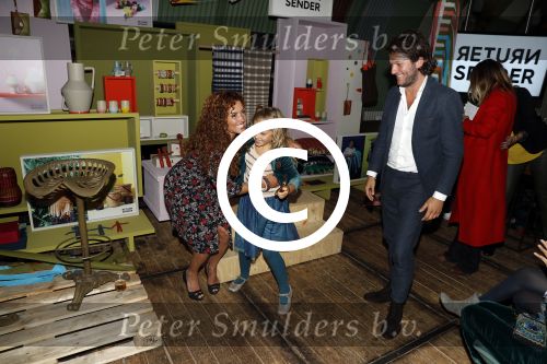 Amsterdam 14 september 2017
Presentatie nieuwe produkten return to sender met Katja Schuurman. Hannah Verboom presenteert het gebeuren. Verder aanwezig de ouders van Katja Birgit Schuurman met Arne Toonen Thijs Romer Sammie en Freek  van Noortwijk