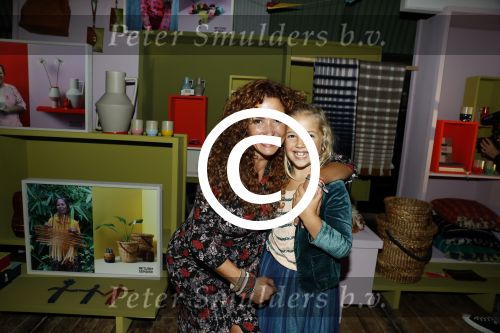 Amsterdam 14 september 2017
Presentatie nieuwe produkten return to sender met Katja Schuurman. Hannah Verboom presenteert het gebeuren. Verder aanwezig de ouders van Katja Birgit Schuurman met Arne Toonen Thijs Romer Sammie en Freek  van Noortwijk