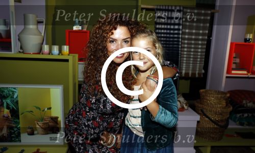 Amsterdam 14 september 2017
Presentatie nieuwe produkten return to sender met Katja Schuurman. Hannah Verboom presenteert het gebeuren. Verder aanwezig de ouders van Katja Birgit Schuurman met Arne Toonen Thijs Romer Sammie en Freek  van Noortwijk