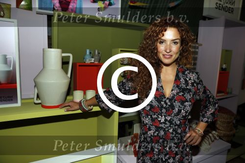 Amsterdam 14 september 2017
Presentatie nieuwe produkten return to sender met Katja Schuurman. Hannah Verboom presenteert het gebeuren. Verder aanwezig de ouders van Katja Birgit Schuurman met Arne Toonen Thijs Romer Sammie en Freek  van Noortwijk