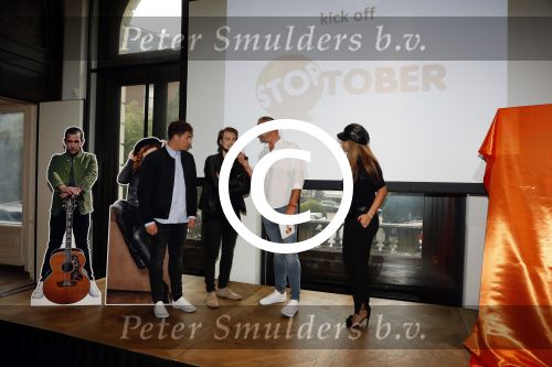 Amsterdam 8 september 2017
Presentatie 3 ambassadeurs die dit jaar gaan stoppen met roken met Stoptober, namelijk zanger Nielson, zakenvrouw Olcay Gulsen en radio-DJ Koen Hansen in Vondel CS