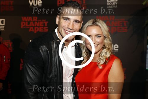 Hilversum 11 juli 2017
Premiere war of the planet of the apes in bioscoop Hilversum. laurien Verstraten met Rico Verhoeven