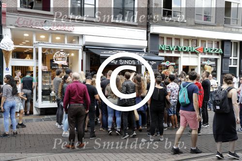 Amsterdam 21 juli 2017 
Lil Kleine en zijn beste vriend Daniel Lam openen een patatzaak bij het rembrandsplein. De zaak heet de Belg. Honderden fans voor de patatzaak