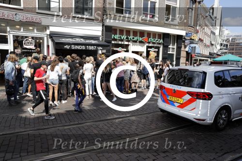 Amsterdam 21 juli 2017 
Lil Kleine en zijn beste vriend Daniel Lam openen een patatzaak bij het rembrandsplein. De zaak heet de Belg. Honderden fans voor de patatzaak