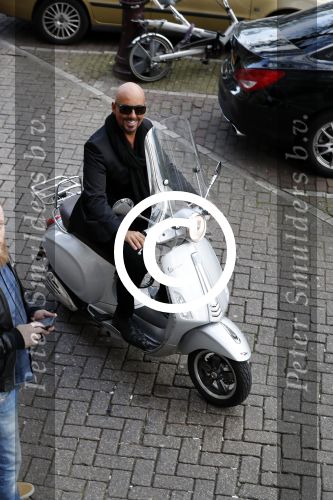 Amsterdam 20 september 2017 
Opening expositie 25 jaar Mart Visser. Maik de Boer op vespa scooter