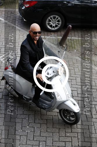 Amsterdam 20 september 2017 
Opening expositie 25 jaar Mart Visser. Maik de Boer op vespa scooter