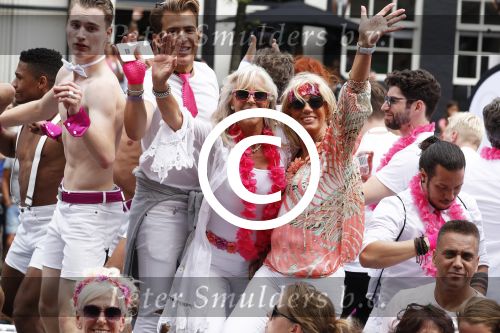 Amsterdam 5 augustus 2017
canal parade in Amsterdam. Sjoukje Smit Marga Bult Chiel Harten en Franklin Brown