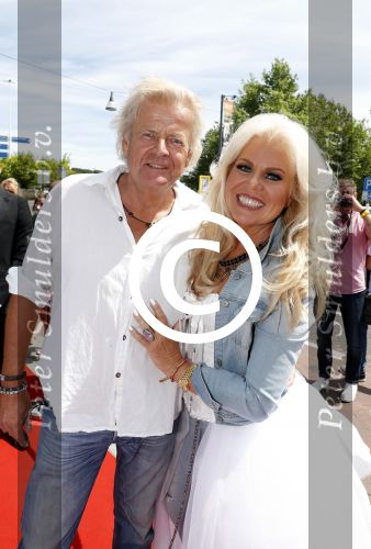 Best 9 juli 2017
40 jaar Luv met Marga Scheide Ria Thielsch en Jose Hoebee . Het feest werd gevierd bij Quattre Bras. Marga met vriend en stiefdochter