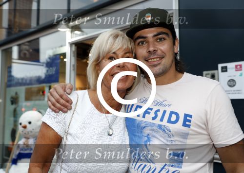 Amsterdam 15 juli 2017
Frits Huffnagel viert zijn 50e verjaardag. Margriet Zegers met zoon