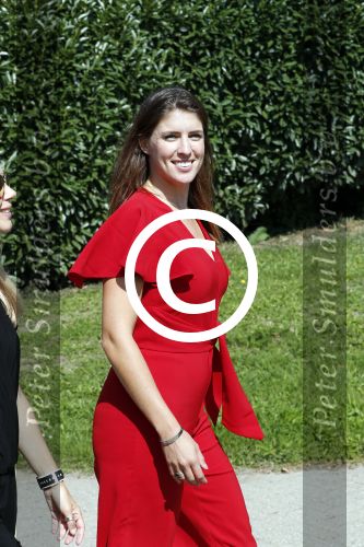 Eiland van Maurik 4 september 2017
Groepsfoto met Nicolette Kluijver en Dennis Weening met Marieke Elsinga, Anouk Hoogendijk, Roeland Fernhout, Niels Gomperts, Carolina Dijkhuizen, Henk Poort, Joelle Witschge, Richard Witschge, Shelly Sterk, Soundos El Ahmadi, Danny Froger, Kaj Gorgels, Nicole Buch en Brace. tijdens de persviewing van Expeditie Robinson 2017 op het Eiland van Maurik