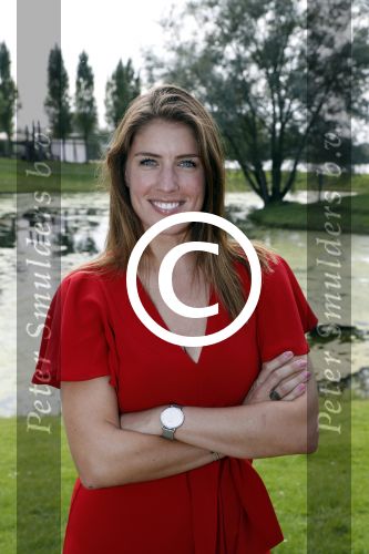 Eiland van Maurik 4 september 2017
Groepsfoto met Nicolette Kluijver en Dennis Weening met Marieke Elsinga, Anouk Hoogendijk, Roeland Fernhout, Niels Gomperts, Carolina Dijkhuizen, Henk Poort, Joelle Witschge, Richard Witschge, Shelly Sterk, Soundos El Ahmadi, Danny Froger, Kaj Gorgels, Nicole Buch en Brace. tijdens de persviewing van Expeditie Robinson 2017 op het Eiland van Maurik