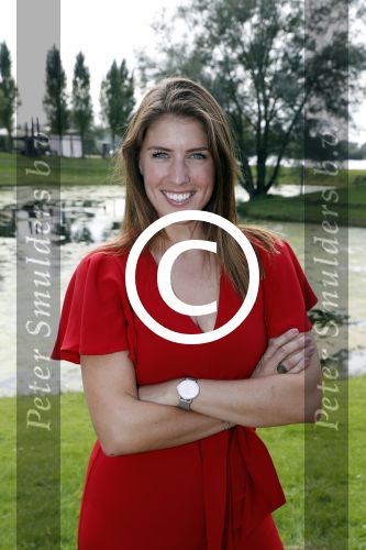 Eiland van Maurik 4 september 2017
Groepsfoto met Nicolette Kluijver en Dennis Weening met Marieke Elsinga, Anouk Hoogendijk, Roeland Fernhout, Niels Gomperts, Carolina Dijkhuizen, Henk Poort, Joelle Witschge, Richard Witschge, Shelly Sterk, Soundos El Ahmadi, Danny Froger, Kaj Gorgels, Nicole Buch en Brace. tijdens de persviewing van Expeditie Robinson 2017 op het Eiland van Maurik