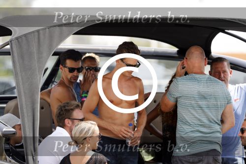 ibiza 15 augustus 2017
Jos Verstappen neemt zijn nieuwe vriendin de braziliaanse Amanda Sodre mee varen op een Wajer Yacht/boot . Zijn zoon Max en dochter Victoria Verstappen zijn er ook bij. Max heeft meerdere vrienden bij waaronder Mark Cox Dave Blom en Sander de Jonge.