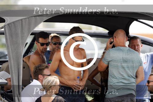 ibiza 15 augustus 2017
Jos Verstappen neemt zijn nieuwe vriendin de braziliaanse Amanda Sodre mee varen op een Wajer Yacht/boot . Zijn zoon Max en dochter Victoria Verstappen zijn er ook bij. Max heeft meerdere vrienden bij waaronder Mark Cox Dave Blom en Sander de Jonge.