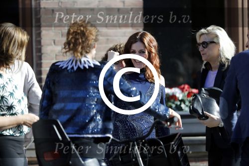 Leiden 2 juli 2017 
Jochem Myjer en zijn vriendin Marloes Novan vieren de 40e verjaardag van Jochem met familie en vrienden.
