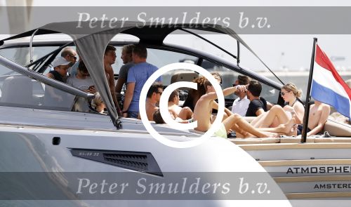 ibiza 15 augustus 2017
Jos Verstappen neemt zijn nieuwe vriendin de braziliaanse Amanda Sodre mee varen op een Wajer Yacht/boot . Zijn zoon Max en dochter Victoria Verstappen zijn er ook bij. Max heeft meerdere vrienden bij waaronder Mark Cox Dave Blom en Sander de Jonge.