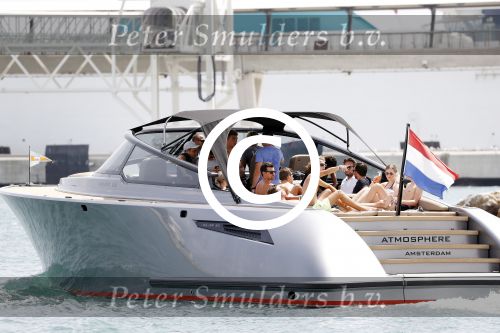 ibiza 15 augustus 2017
Jos Verstappen neemt zijn nieuwe vriendin de braziliaanse Amanda Sodre mee varen op een Wajer Yacht/boot . Zijn zoon Max en dochter Victoria Verstappen zijn er ook bij. Max heeft meerdere vrienden bij waaronder Mark Cox Dave Blom en Sander de Jonge.