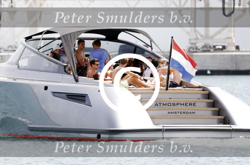 ibiza 15 augustus 2017
Jos Verstappen neemt zijn nieuwe vriendin de braziliaanse Amanda Sodre mee varen op een Wajer Yacht/boot . Zijn zoon Max en dochter Victoria Verstappen zijn er ook bij. Max heeft meerdere vrienden bij waaronder Mark Cox Dave Blom en Sander de Jonge.