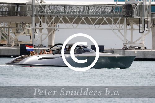 ibiza 15 augustus 2017
Jos Verstappen neemt zijn nieuwe vriendin de braziliaanse Amanda Sodre mee varen op een Wajer Yacht/boot . Zijn zoon Max en dochter Victoria Verstappen zijn er ook bij. Max heeft meerdere vrienden bij waaronder Mark Cox Dave Blom en Sander de Jonge.