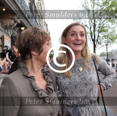 Amsterdam, 23 Augustus 2017 Premiere van Het Zwanenmeer
Mies Bouwman met kleindochter Fanny