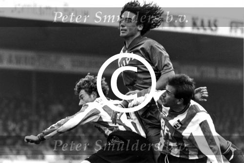 Mitchell v d Gaag 1990
