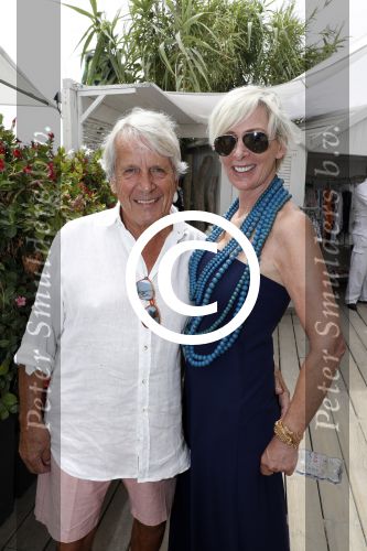 Saint Tropez 3 augustus 2017
Jan des Bouvrie viert zijn 75e verjaardag met familie en vrienden bij Tropezina. Monique met Viktor