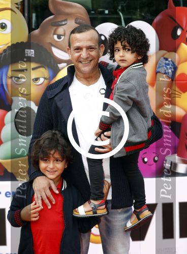 Amsterdam 2 augustus 2017  
Premiere emoji de film in pathe arena. najib Amhali met zijn zoons